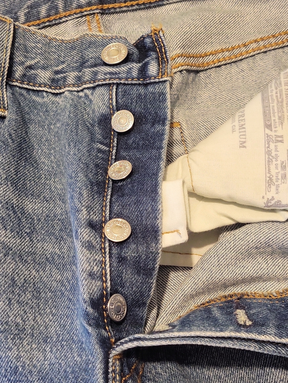 Levi's 501® 90s Straight Jeans in Medium Blue - Picture 9 of 9